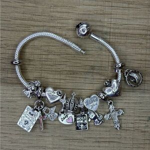 Original Pandora Bracelet, 925 Silver Ale. With assorted charms + Pandora bag.